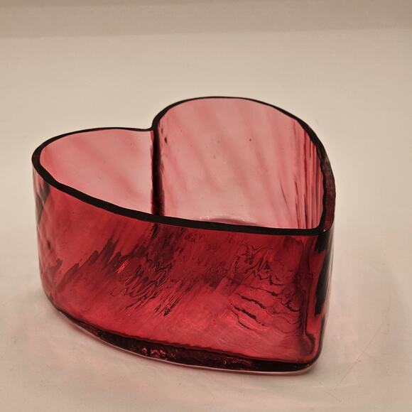 Hand-Blown Cranberry Glass Heart Bowl – Vintage Pilgrim Jewelry Trinket Dish - Picture 3 of 6
